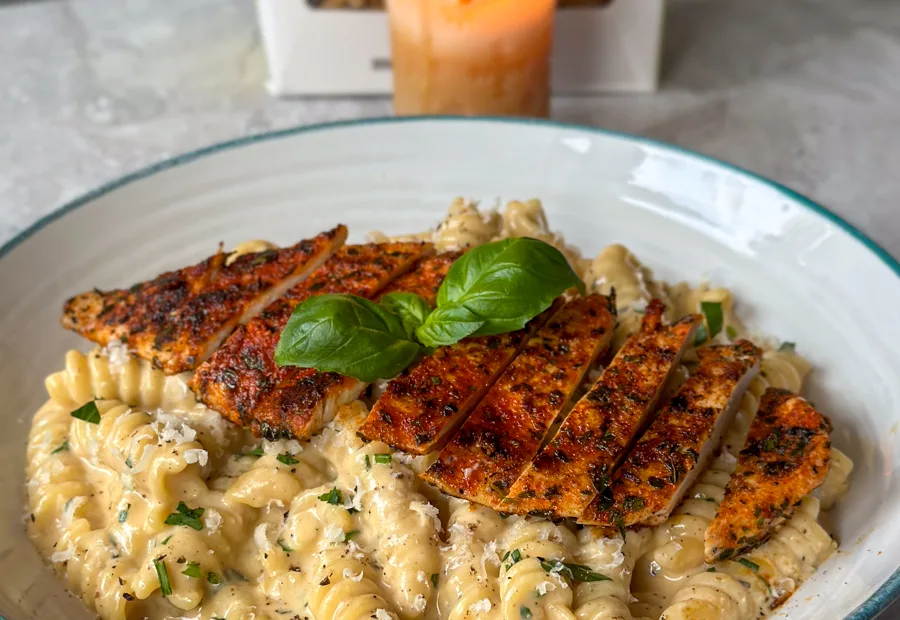 easy garlic parmesan chicken and pasta recipe