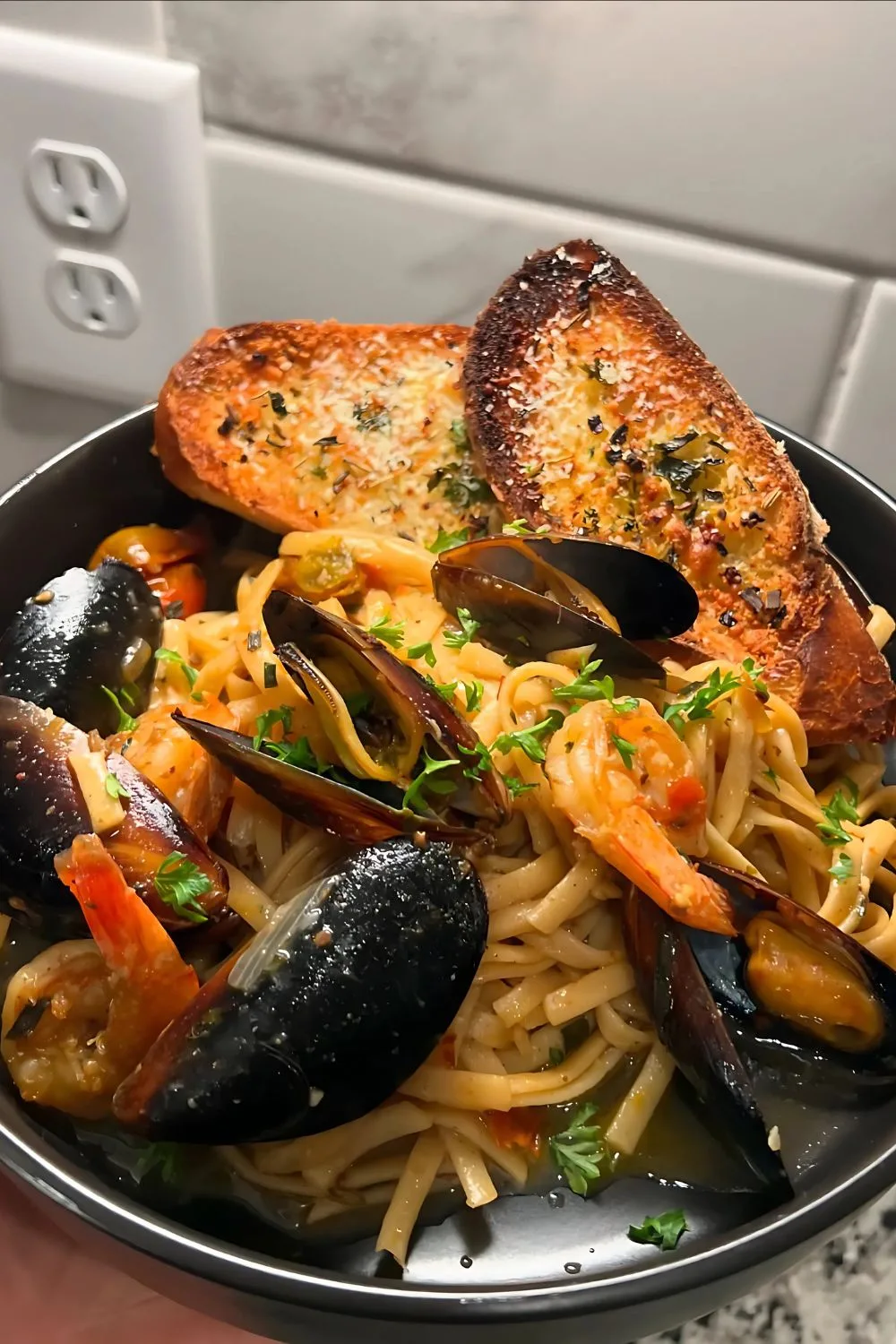 Garlic Butter White Wine Shrimp Pasta