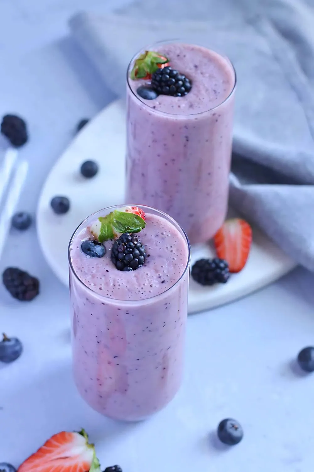 Mixed Berry Smoothie with Almond Milk Recipe