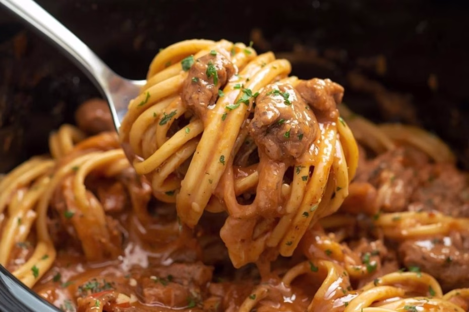 Slow Cooker Creamy Garlic Beef Pasta Recipe