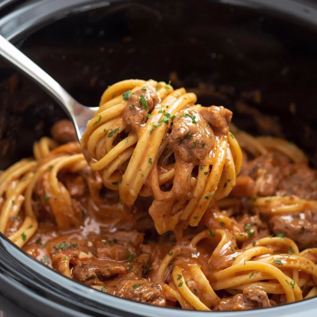 Slow Cooker Creamy Garlic Beef Pasta Recipe
